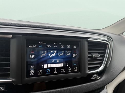 Used 2020 Chrysler Pacifica Touring-L FWD image 26