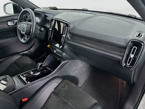 Used 2023 Volvo XC40 B5 Plus AWD/4WD image 29