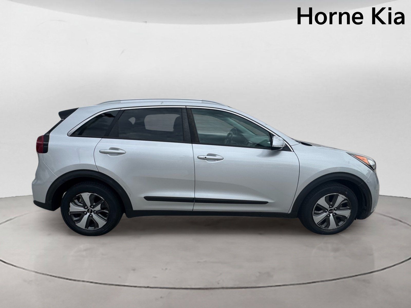 Used 2017 Kia Niro EX FWD image 3