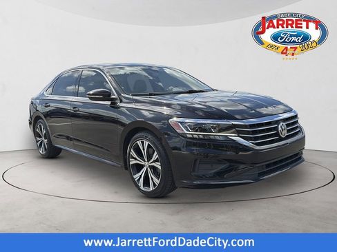 Used 2020 Volkswagen Passat 2.0T SEL FWD image 1