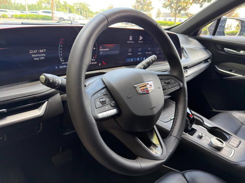 Used 2025 Cadillac XT4 Premium Luxury FWD image 14