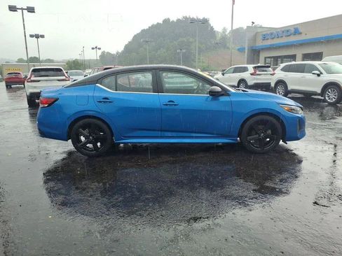 Used 2025 Nissan Sentra SR w/ SR Premium Package FWD image 8