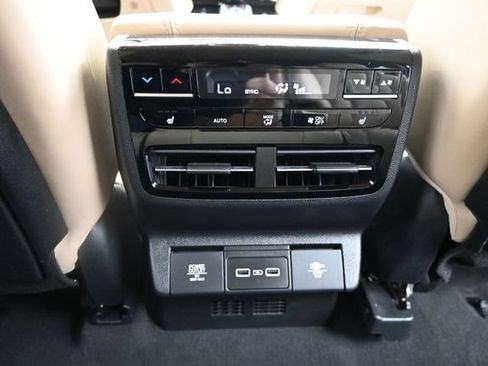 Used 2023 Acura MDX SH-AWD w/ Advance Package image 19
