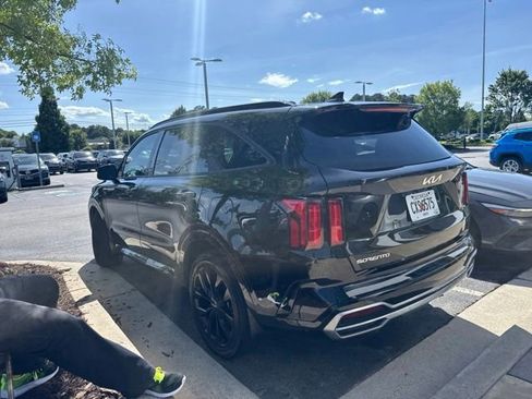 Certified 2023 Kia Sorento SX FWD image 2