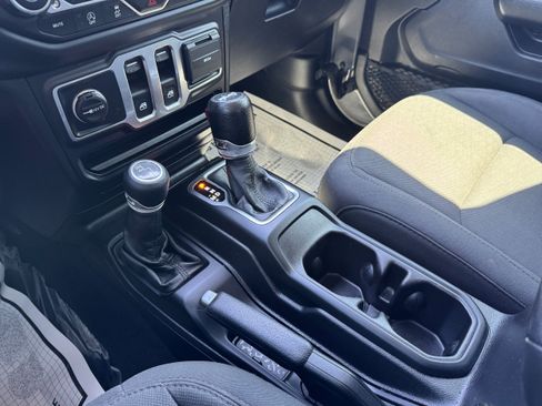 Used 2018 Jeep Wrangler Sport AWD/4WD image 19