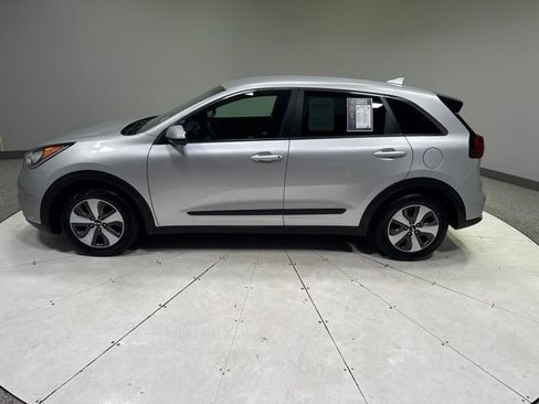 Used 2018 Kia Niro FE FWD image 2