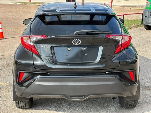 Used 2021 Toyota C-HR LE FWD image 5