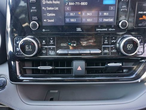 Used 2022 Toyota Highlander Limited image 12