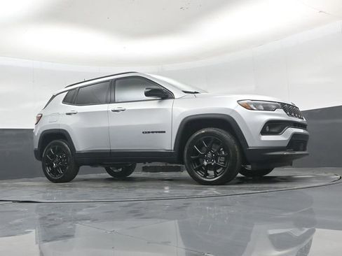 New 2026 Jeep Compass Latitude AWD/4WD image 37