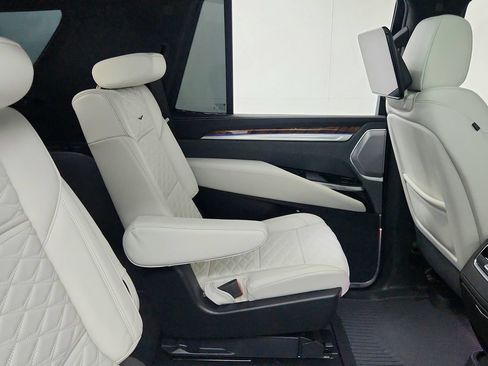 Certified 2026 Cadillac Escalade Platinum Sport w/ LPO, Floor Liner Package AWD/4WD image 28