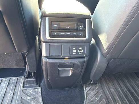 Used 2023 Subaru Ascent Limited w/ Technology Package AWD/4WD image 15