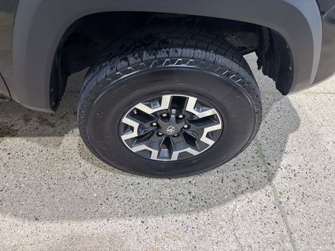 Used 2019 Toyota Tacoma TRD Off-Road image 30