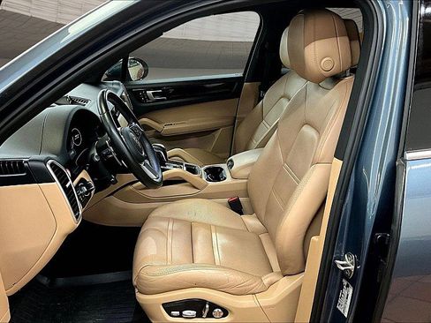 Used 2019 Porsche Cayenne image 24