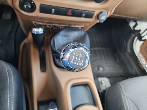 Used 2016 Jeep Wrangler Unlimited Rubicon w/ Connectivity Group AWD/4WD image 26