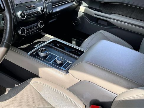 Used 2019 Ford Expedition Limited w/ Equipment Group 301A image 16