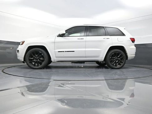 Used 2018 Jeep Grand Cherokee Altitude image 39