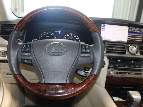 Used 2013 Lexus LS 460 w/ Comfort Pkg image 16