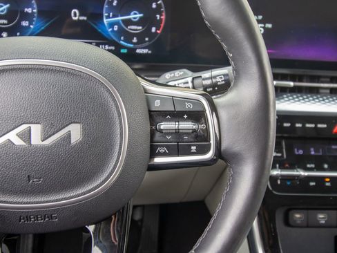 Used 2024 Kia Carnival SX Prestige image 39