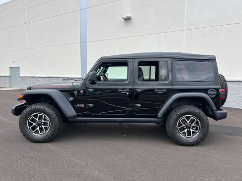Used 2025 Jeep Wrangler Unlimited Rubicon AWD/4WD image 4