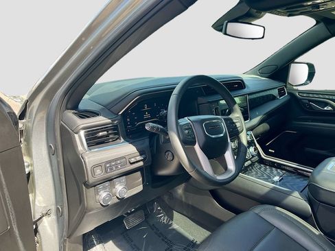Used 2024 GMC Yukon XL Denali AWD/4WD image 9