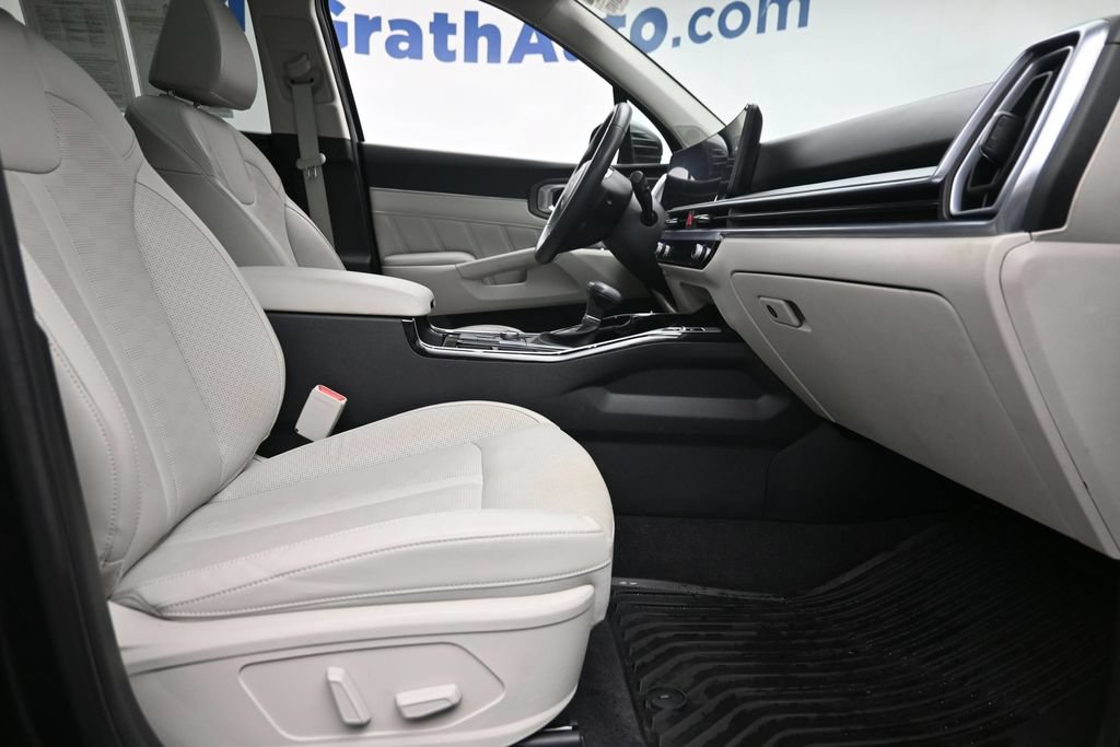 Used 2025 Kia Sorento SX AWD/4WD image 9