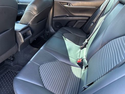 Used 2020 Toyota Camry SE FWD image 16