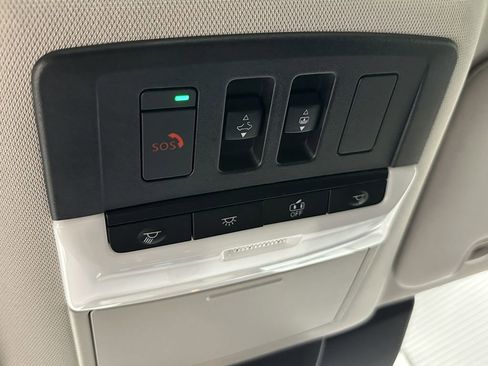 Used 2023 Nissan Pathfinder Platinum image 34