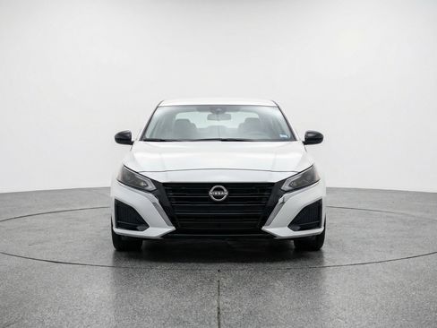 Used 2025 Nissan Altima 2.5 SV image 2