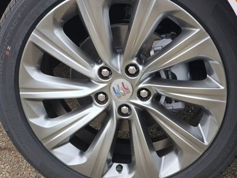 New 2026 Buick Envista Avenir image 10