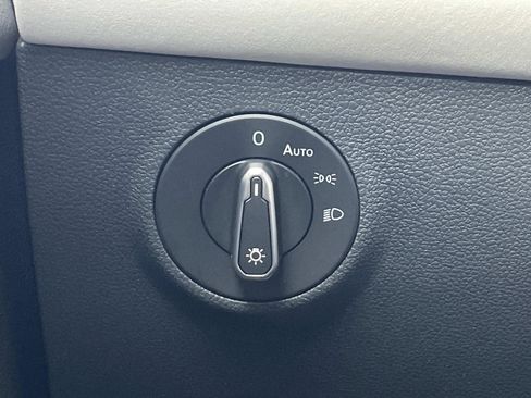 New 2026 Volkswagen Taos SE FWD image 19