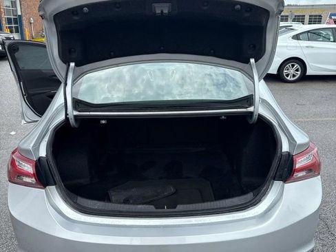 Used 2021 Chevrolet Malibu LT FWD image 12