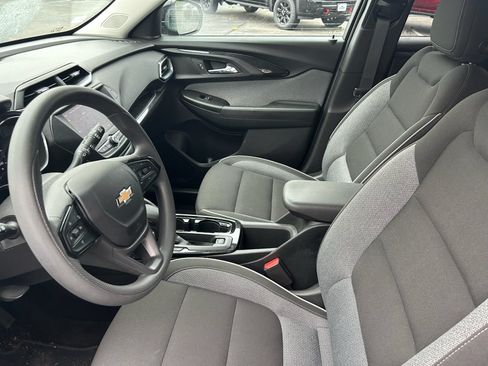 Used 2023 Chevrolet TrailBlazer LT FWD image 9