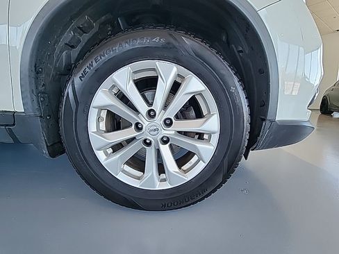 Used 2016 Nissan Rogue SV w/ SV Premium Package image 13