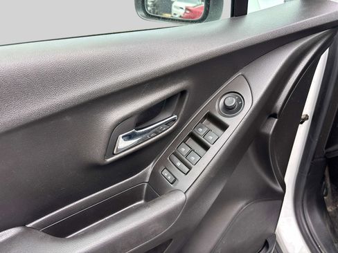 Used 2016 Chevrolet Trax LT w/ LT Convenience Package FWD image 14