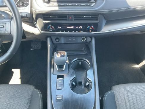 Used 2025 Nissan Rogue SV FWD image 11