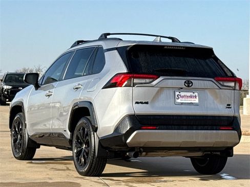 Used 2025 Toyota RAV4 SE w/ Convenience Package image 6