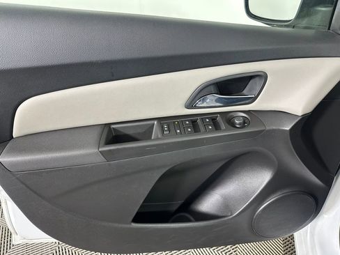 Used 2016 Chevrolet Cruze LT FWD image 19
