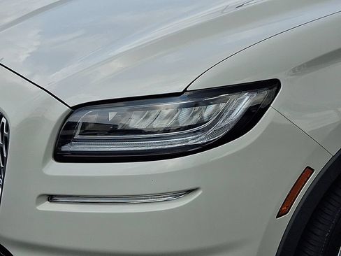 Certified 2022 Lincoln Nautilus Reserve AWD/4WD image 9