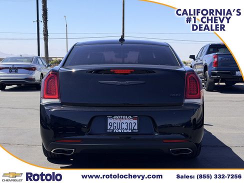 Used 2023 Chrysler 300 Touring w/ Sport Appearance Package RWD image 5