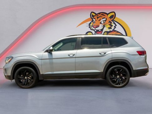 Used 2023 Volkswagen Atlas SE w/ Black Wheel Package FWD image 8