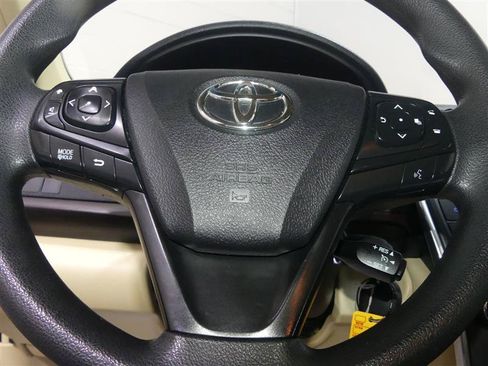 Used 2017 Toyota Camry LE FWD image 30