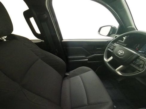 Used 2025 Toyota Tacoma SR5 AWD/4WD image 30