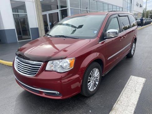 Used 2013 Chrysler Town & Country Touring-L w/ Entertainment Group #2 image 4