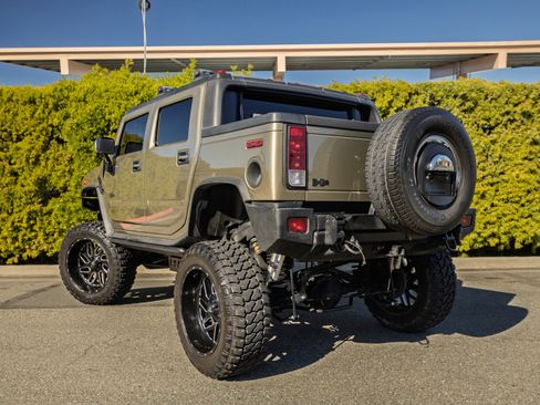 Used 2005 HUMMER H2 SUT w/ Preferred Equipment Group image 8