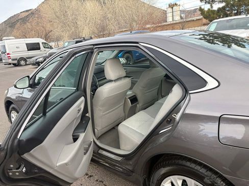 Used 2015 Toyota Camry LE image 9