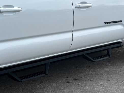 Used 2022 Toyota Tacoma TRD Sport image 4