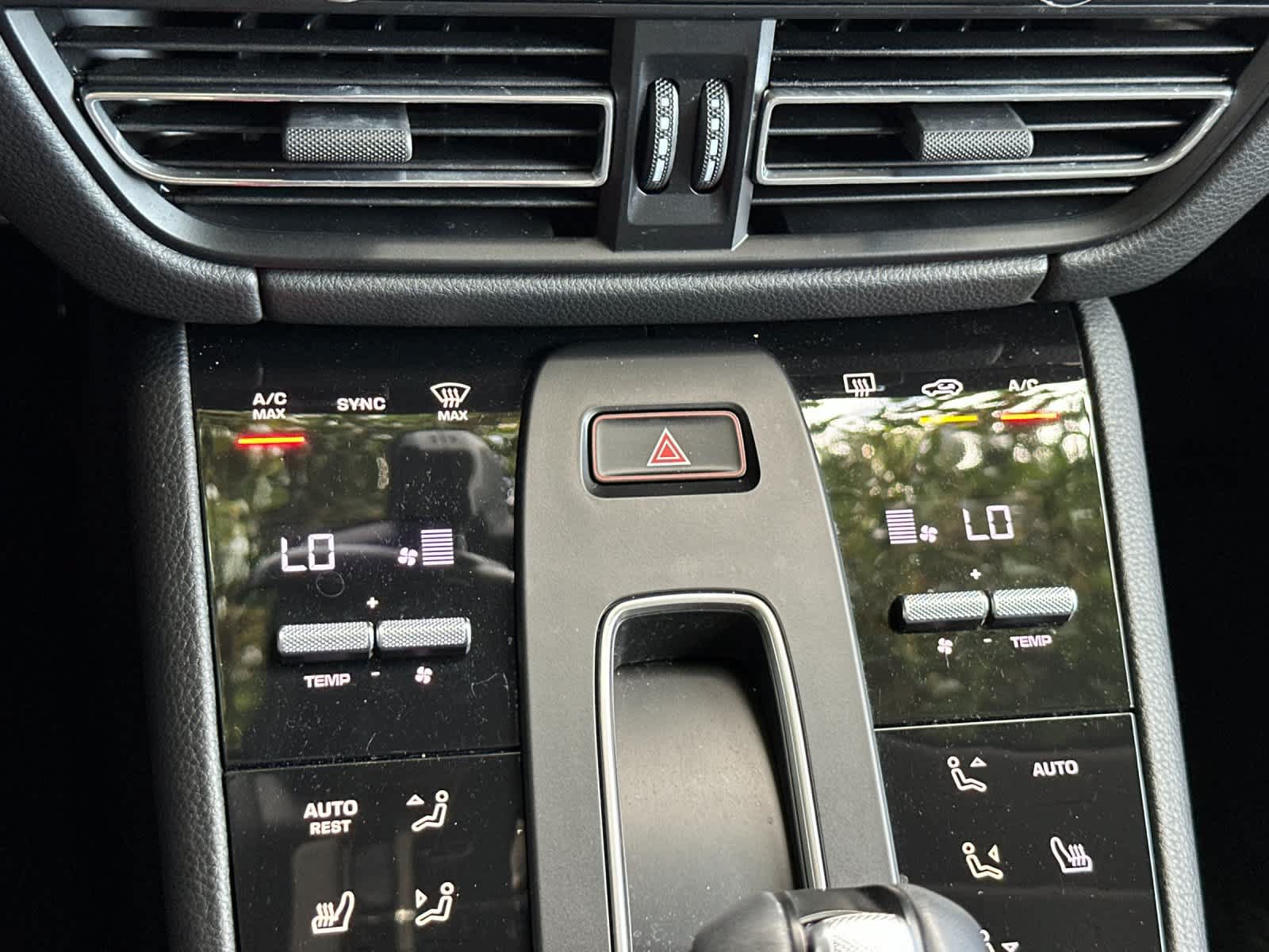Certified 2024 Porsche Macan AWD/4WD image 23