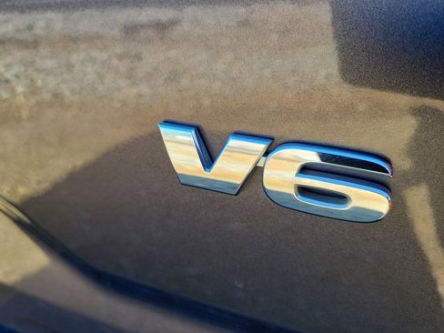 Used 2017 Toyota Tacoma TRD Off-Road w/ Tow Package image 8