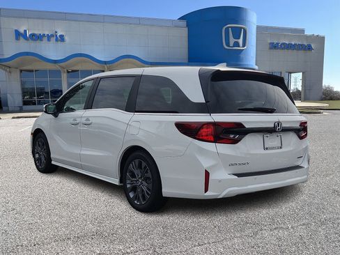 New 2026 Honda Odyssey Touring image 3
