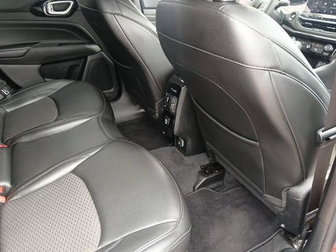 Used 2022 Jeep Compass Latitude FWD image 17